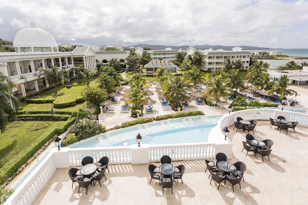 Grand Palladium Lady Hamilton Resort & Spa All Inclusive — Swimming pool in Lucea
