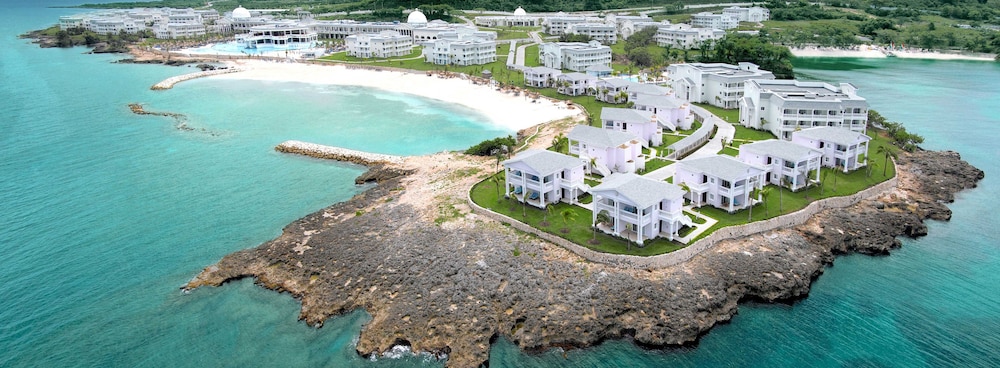 Grand Palladium Lady Hamilton Resort & Spa All Inclusive — Beach in Lucea