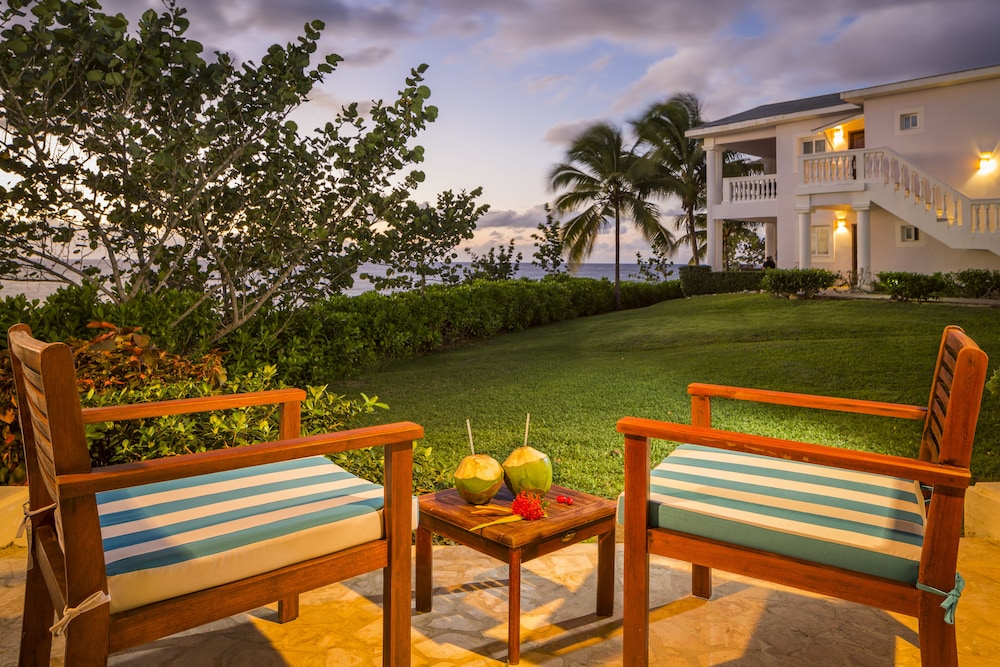 Grand Palladium Lady Hamilton Resort & Spa All Inclusive — Hotel building in Lucea