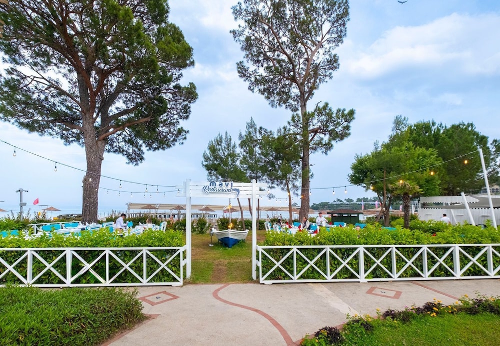 Ma Biche Kemer by Werde Hotels - All inclusive — Hotel building in Kemer
