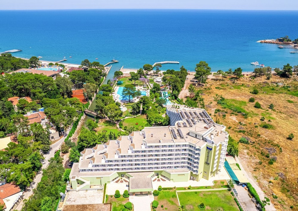 Ma Biche Kemer by Werde Hotels - All inclusive — Hotel building in Kemer