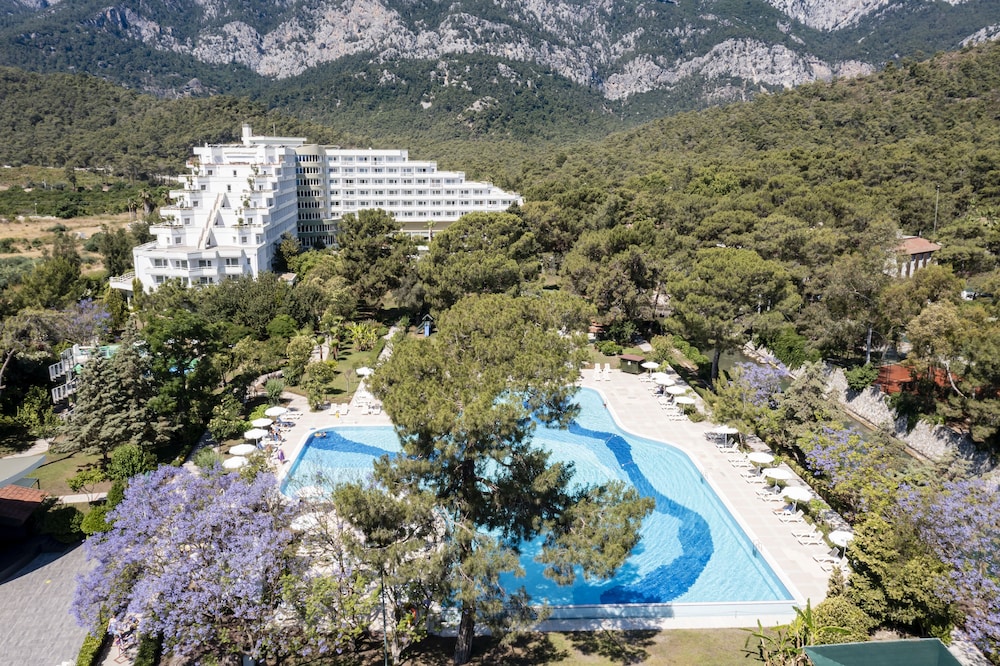 Ma Biche Kemer by Werde Hotels - All inclusive — Hotel building in Kemer
