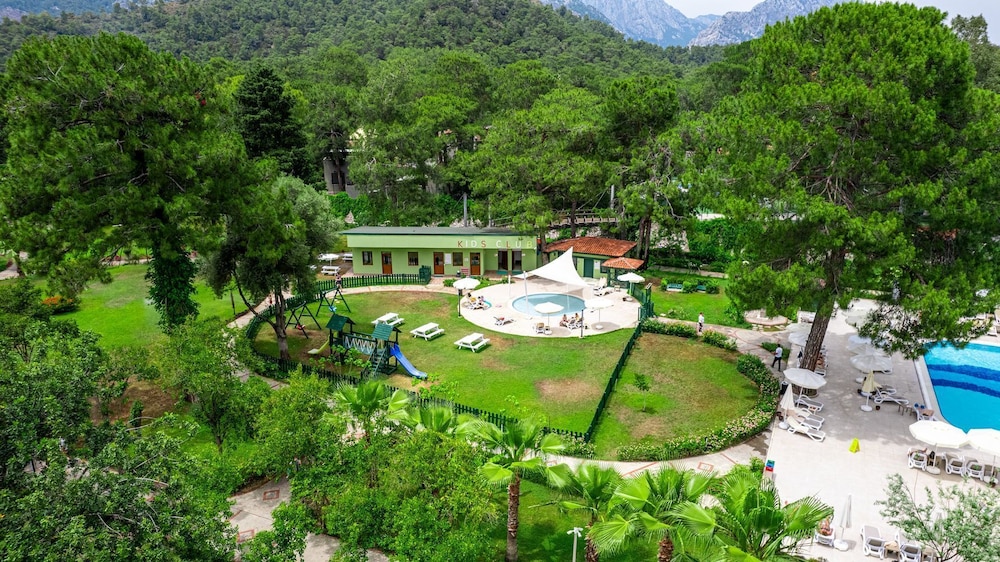 Ma Biche Kemer by Werde Hotels - All inclusive — Hotel building in Kemer