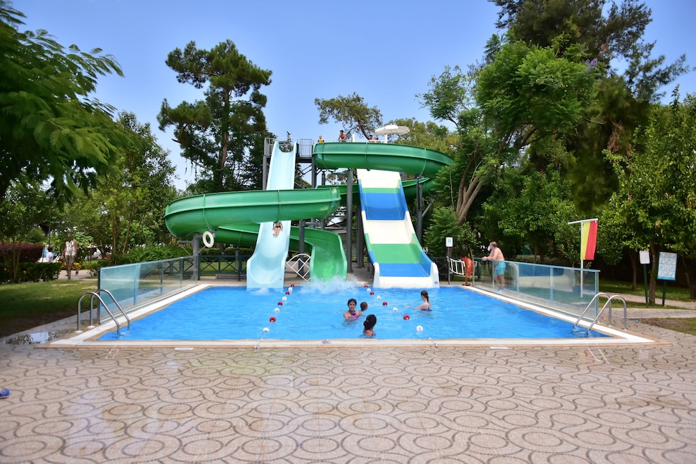 Ma Biche Kemer by Werde Hotels - All inclusive — Swimming pool in Kemer