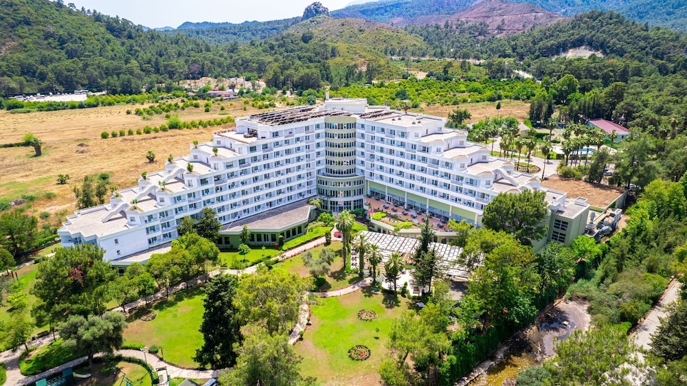 Ma Biche Kemer by Werde Hotels - All inclusive — Hotel building in Kemer