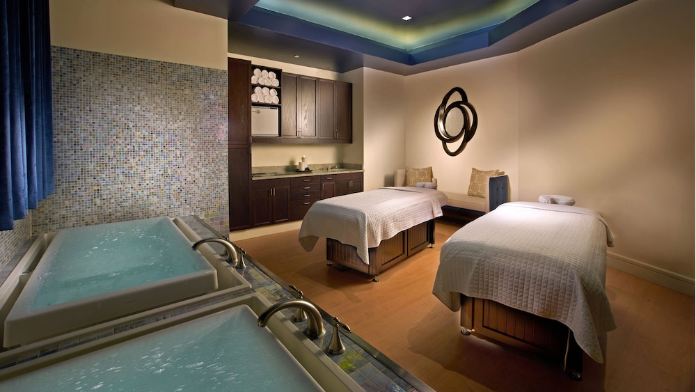 Wyndham Grand Orlando Resort Bonnet Creek — Hotel rooms in Orlando, Florida