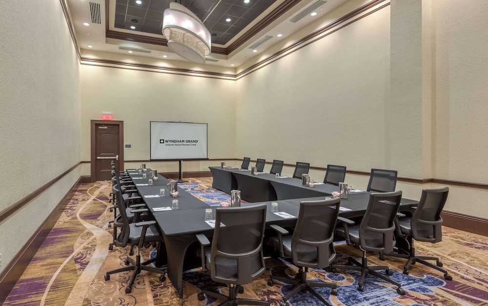 Wyndham Grand Orlando Resort Bonnet Creek — Hotel building in Orlando, Florida