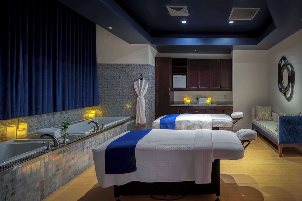 Wyndham Grand Orlando Resort Bonnet Creek — Hotel rooms in Orlando, Florida