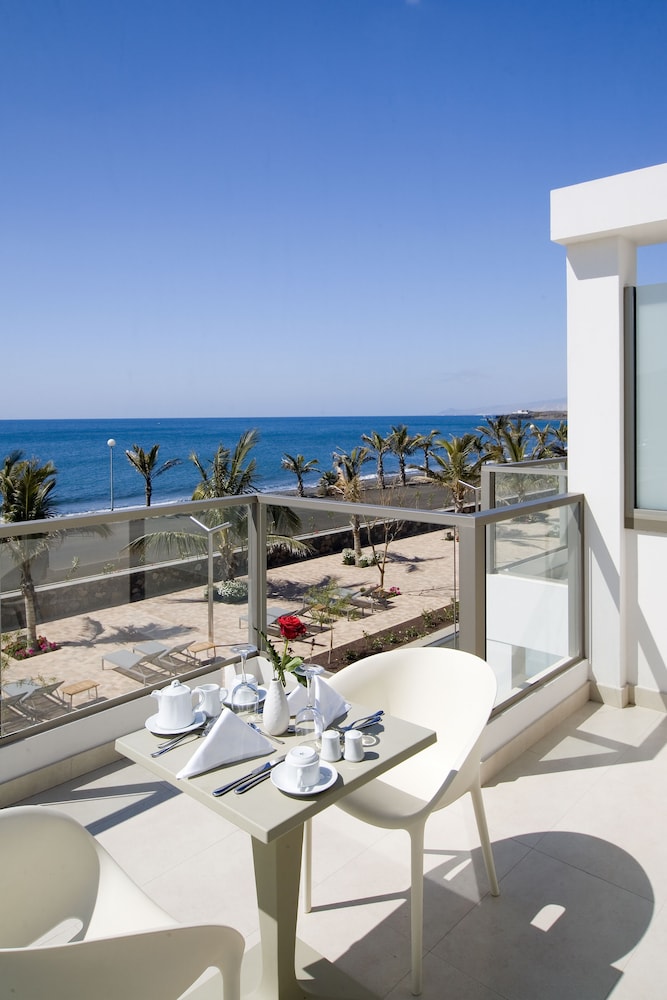 R2 Bahía Playa Design Hotel & Spa Wellness - Adults Only — Hotel rooms in Tarajalejo, Canary Islands