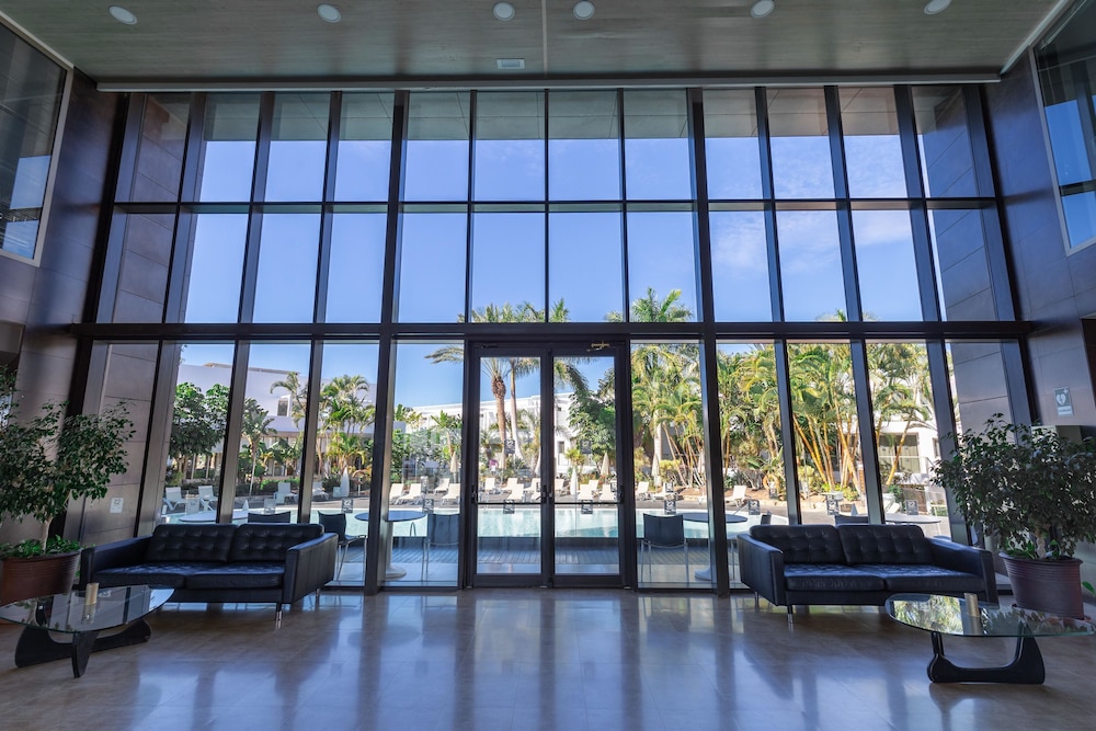 R2 Bahía Playa Design Hotel & Spa Wellness - Adults Only — Swimming pool in Tarajalejo, Canary Islands