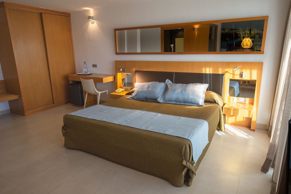 R2 Bahía Playa Design Hotel & Spa Wellness - Adults Only — Hotel rooms in Tarajalejo, Canary Islands