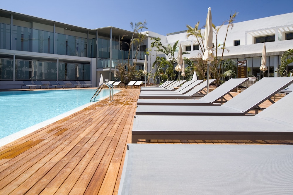 R2 Bahía Playa Design Hotel & Spa Wellness - Adults Only — Swimming pool in Tarajalejo, Canary Islands