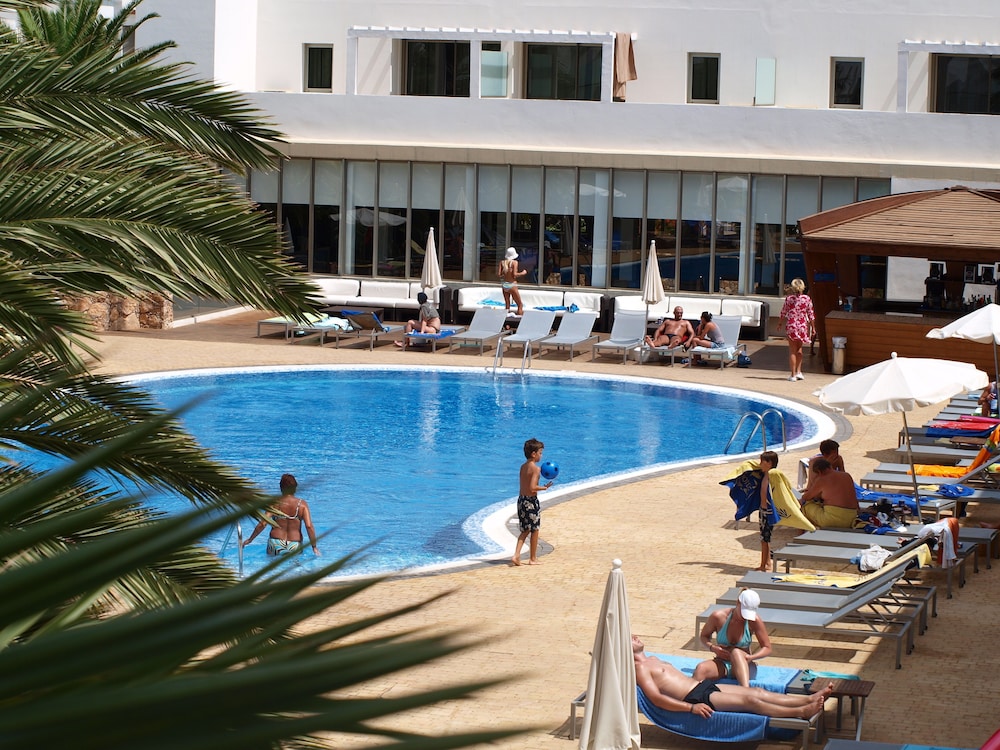 R2 Bahía Playa Design Hotel & Spa Wellness - Adults Only — Swimming pool in Tarajalejo, Canary Islands