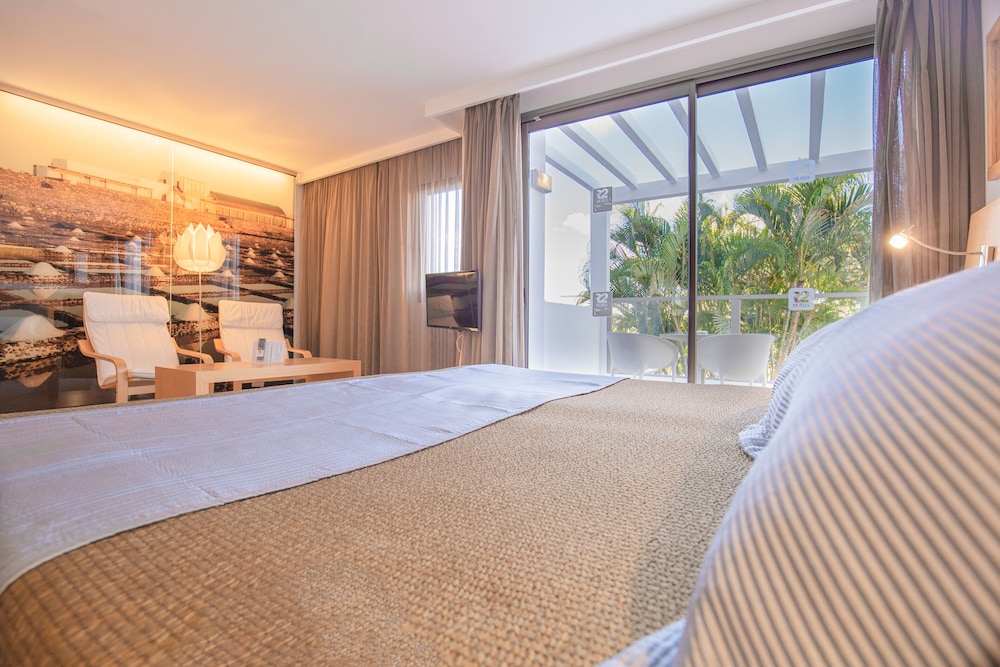 R2 Bahía Playa Design Hotel & Spa Wellness - Adults Only — Hotel rooms in Tarajalejo, Canary Islands