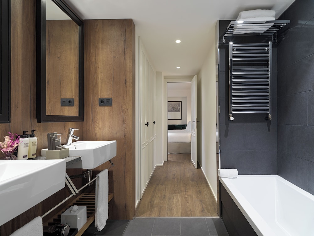 H10 Casanova — Hotel rooms in Barcelona, Catalonia