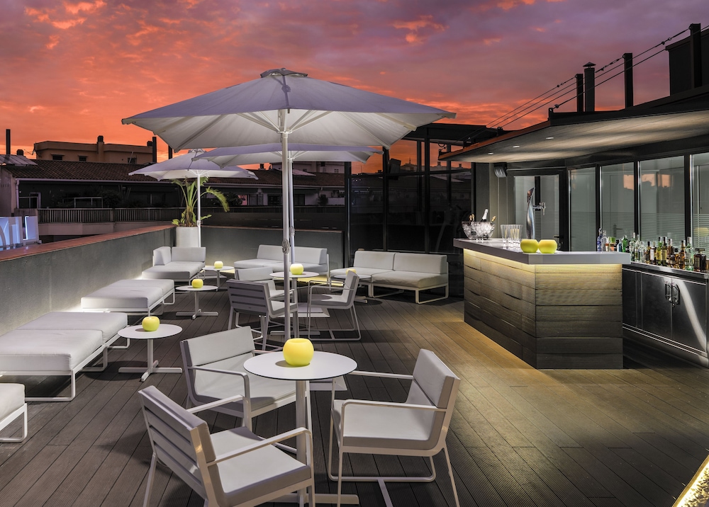 H10 Casanova — Restaurant & bars in Barcelona, Catalonia