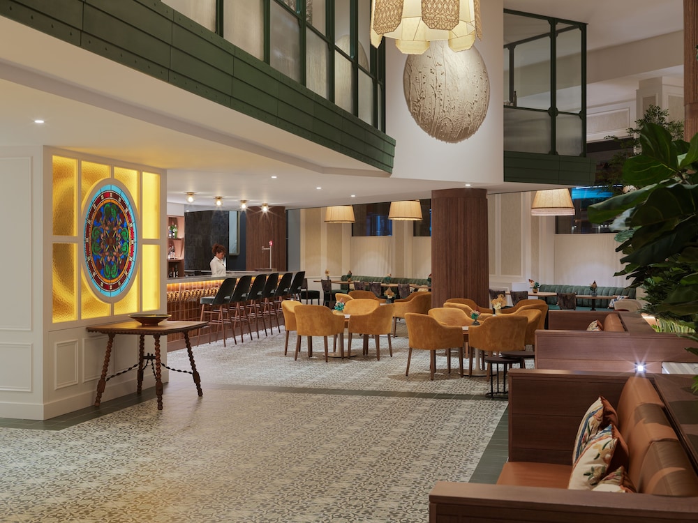 H10 Casanova — Restaurant & bars in Barcelona, Catalonia