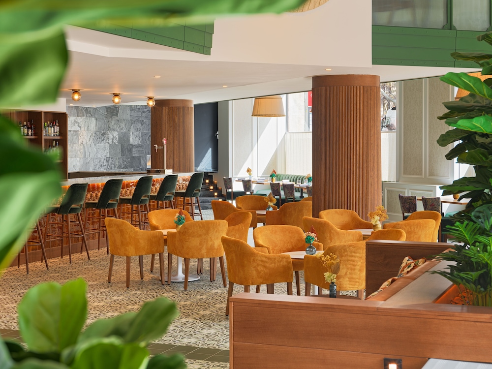 H10 Casanova — Restaurant & bars in Barcelona, Catalonia