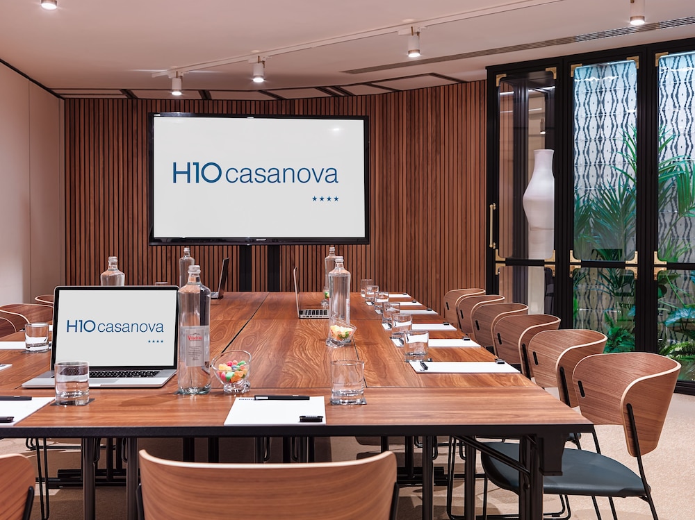 H10 Casanova — Hotel building in Barcelona, Catalonia