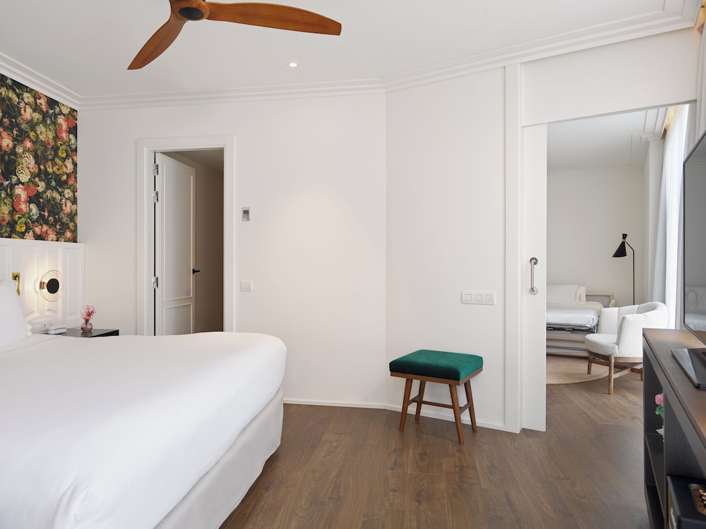 H10 Casanova — Hotel rooms in Barcelona, Catalonia