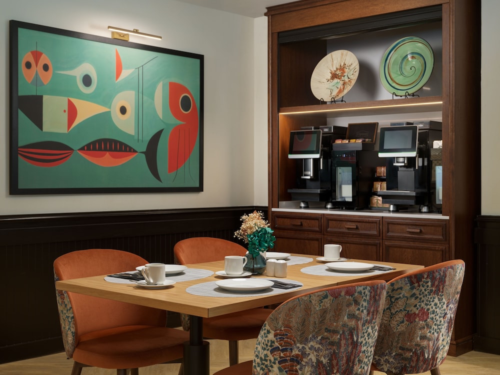 H10 Casanova — Restaurant & bars in Barcelona, Catalonia