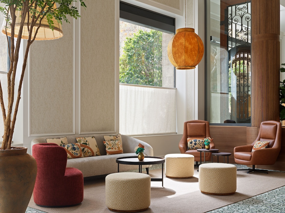 H10 Casanova — Hotel building in Barcelona, Catalonia