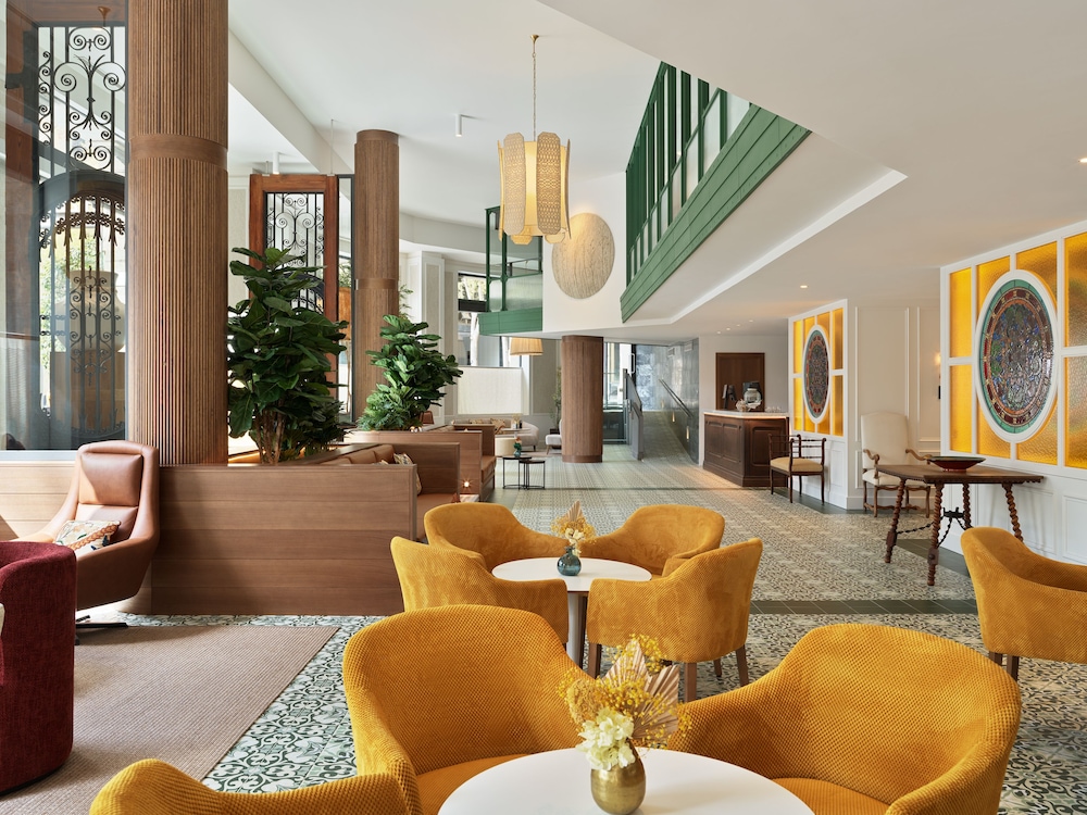 H10 Casanova — Hotel building in Barcelona, Catalonia