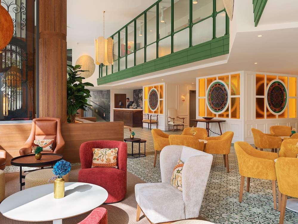 H10 Casanova — Hotel building in Barcelona, Catalonia