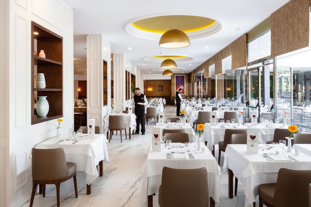 Hotel Riu Palace Oasis — Restaurant & bars in Meloneras, Canary Islands