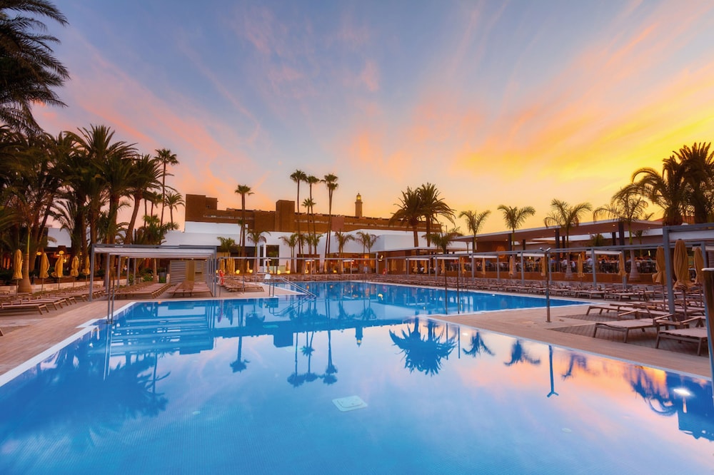 Hotel Riu Palace Oasis — Swimming pool in Meloneras, Canary Islands