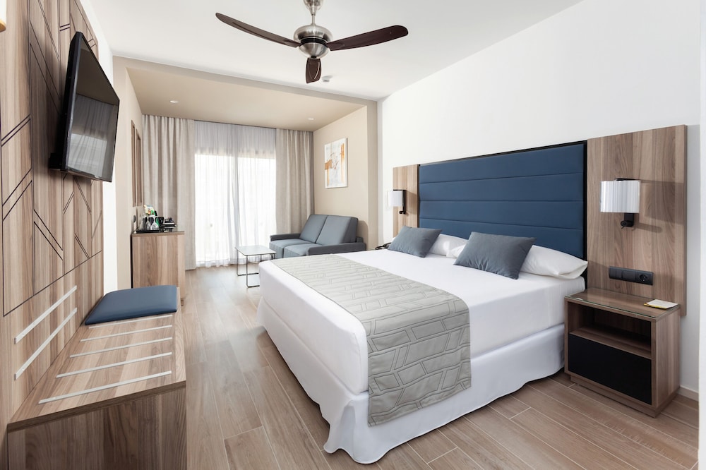 Hotel Riu Palace Oasis — Hotel rooms in Meloneras, Canary Islands
