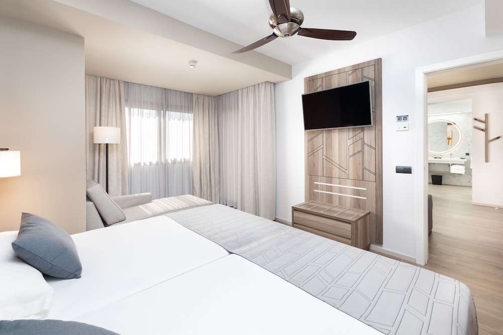 Hotel Riu Palace Oasis — Hotel rooms in Meloneras, Canary Islands