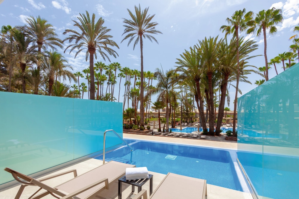 Hotel Riu Palace Oasis — Swimming pool in Meloneras, Canary Islands