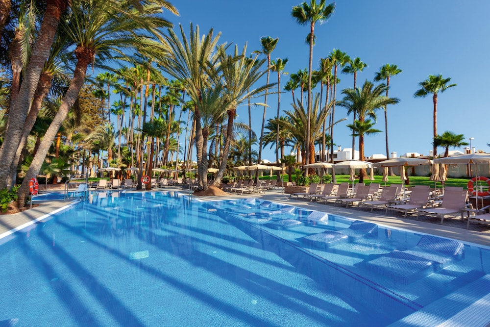 Hotel Riu Palace Oasis — Swimming pool in Meloneras, Canary Islands