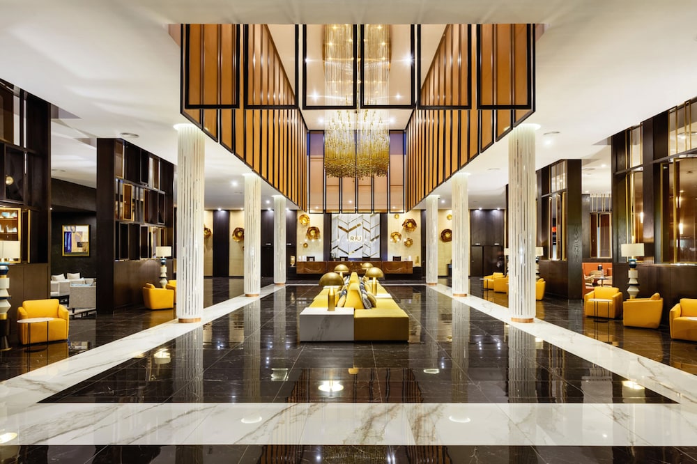 Hotel Riu Palace Oasis — Hotel building in Meloneras, Canary Islands