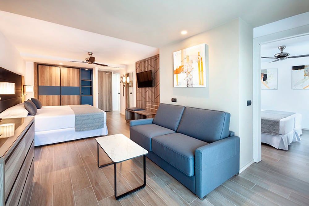 Hotel Riu Palace Oasis — Hotel rooms in Meloneras, Canary Islands