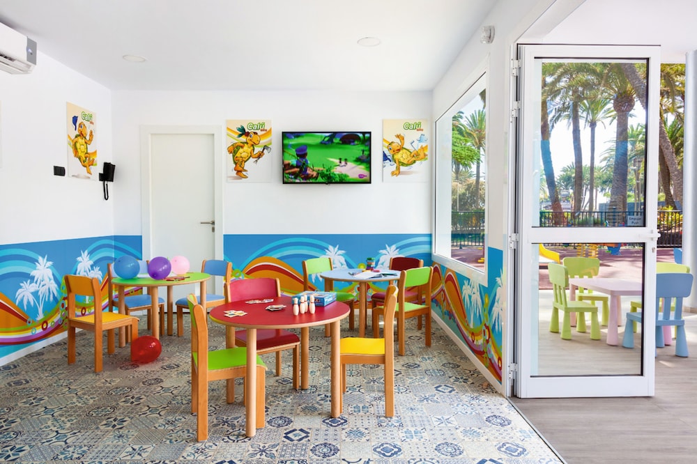 Hotel Riu Palace Oasis — Attractions for children in Meloneras, Canary Islands