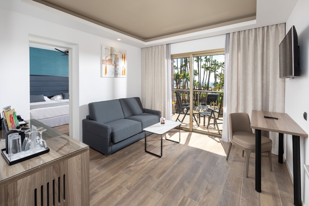 Hotel Riu Palace Oasis — Hotel rooms in Meloneras, Canary Islands