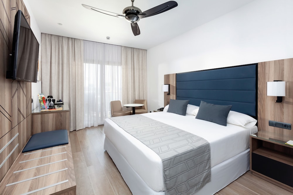 Hotel Riu Palace Oasis — Hotel rooms in Meloneras, Canary Islands