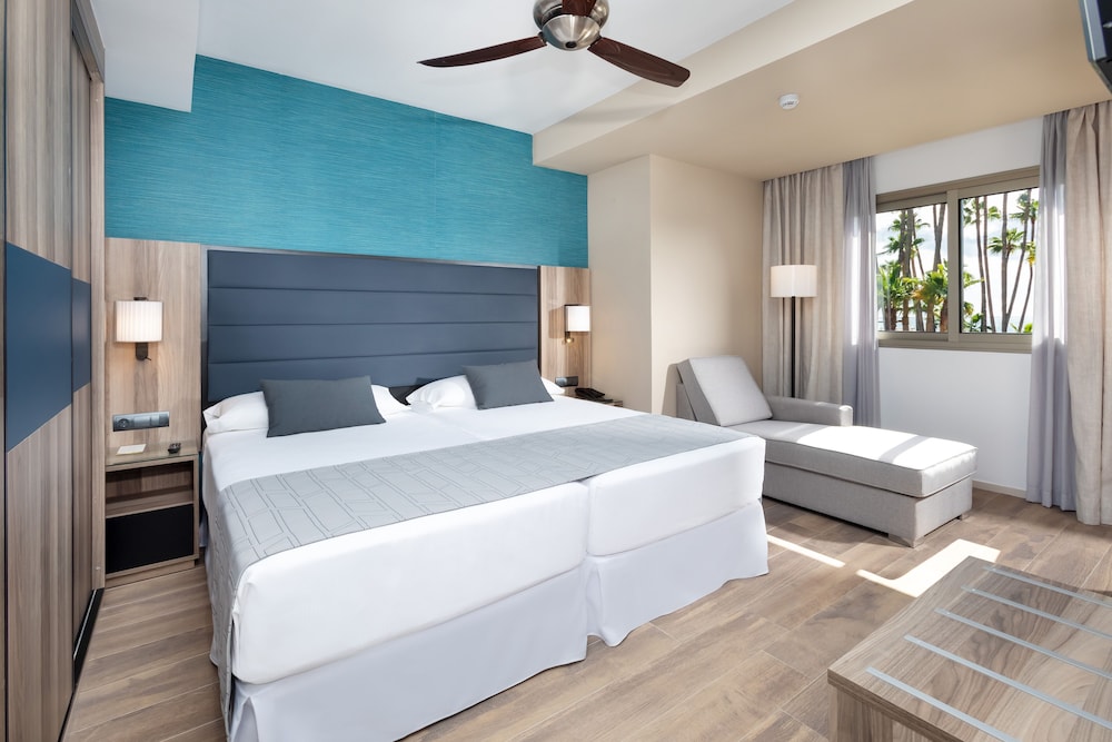 Hotel Riu Palace Oasis — Hotel rooms in Meloneras, Canary Islands