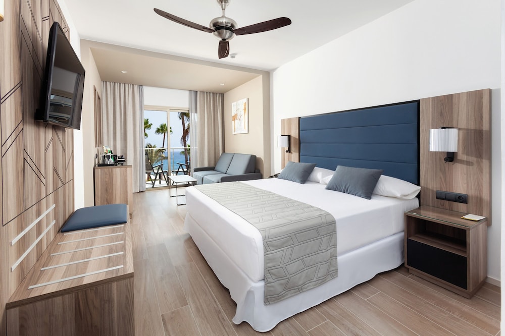 Hotel Riu Palace Oasis — Hotel rooms in Meloneras, Canary Islands