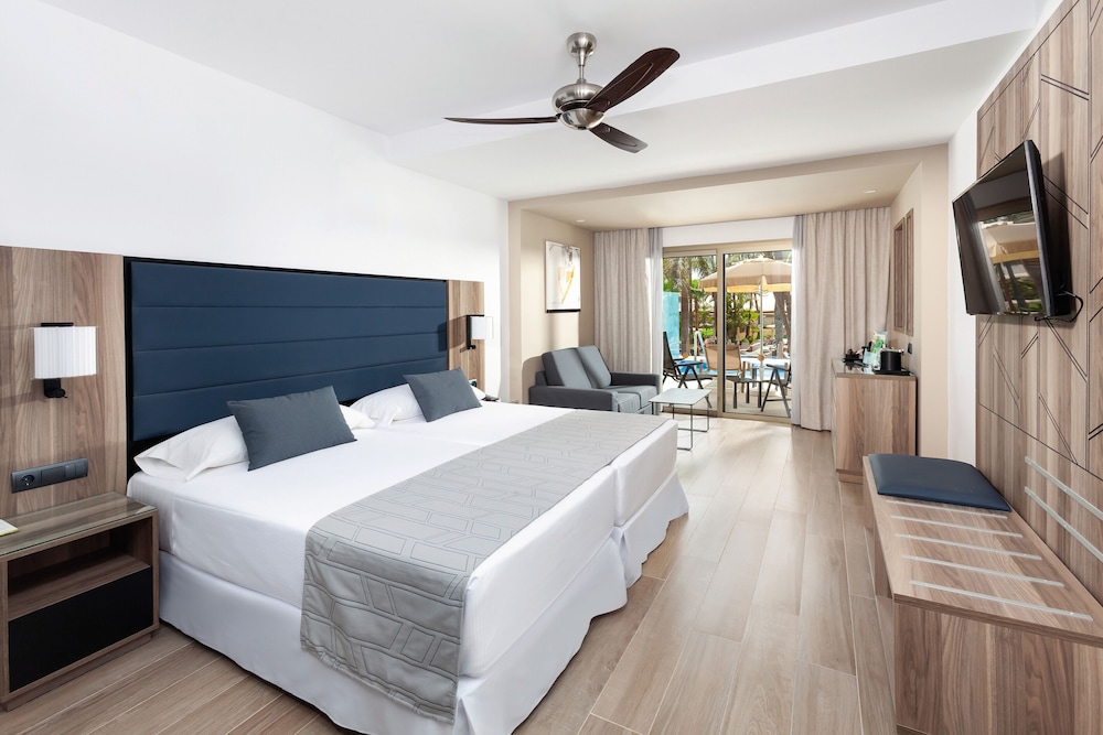 Hotel Riu Palace Oasis — Hotel rooms in Meloneras, Canary Islands