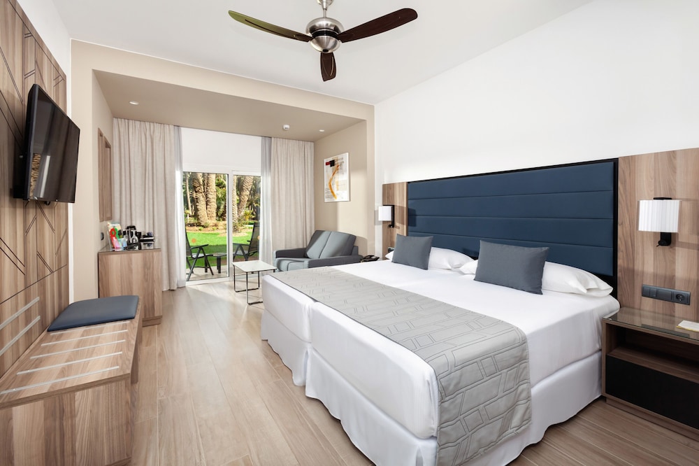 Hotel Riu Palace Oasis — Hotel rooms in Meloneras, Canary Islands