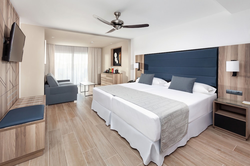 Hotel Riu Palace Oasis — Hotel rooms in Meloneras, Canary Islands