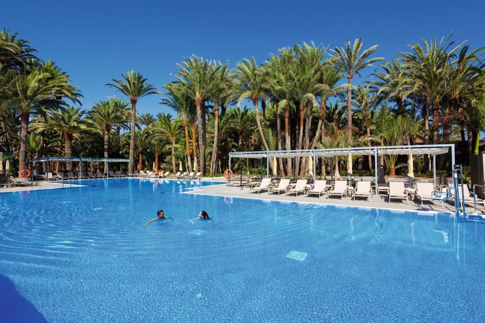 Hotel Riu Palace Oasis — Swimming pool in Meloneras, Canary Islands