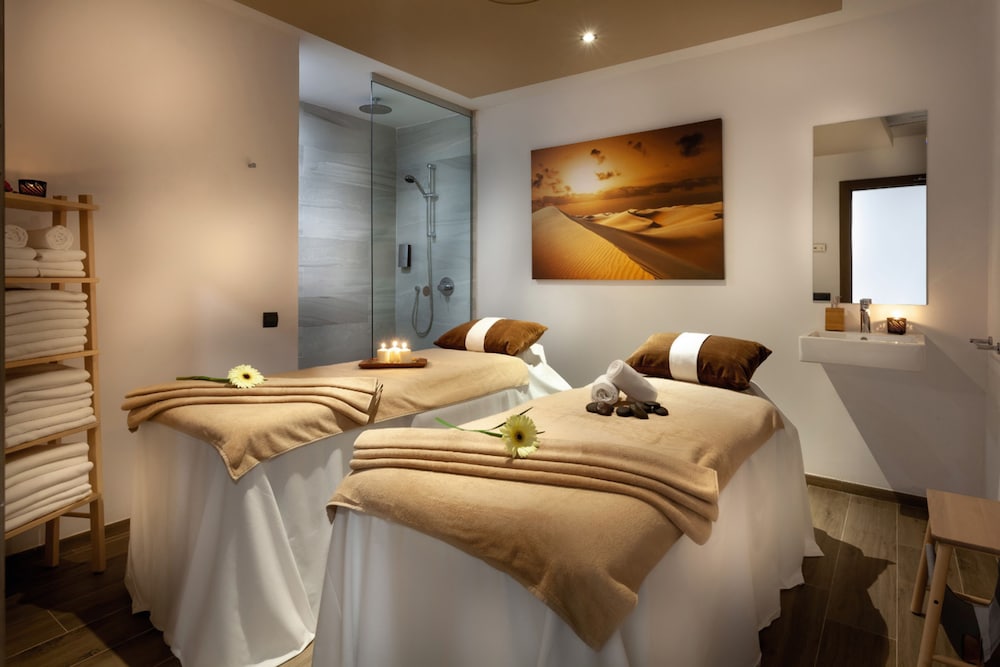 Hotel Riu Palace Oasis — Hotel rooms in Meloneras, Canary Islands