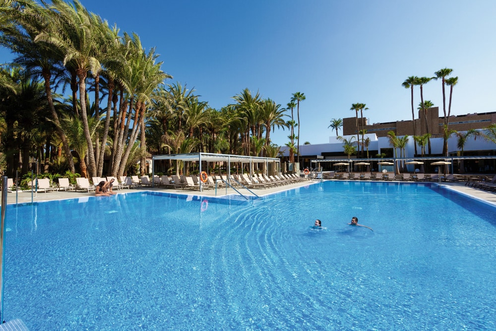 Hotel Riu Palace Oasis — Swimming pool in Meloneras, Canary Islands