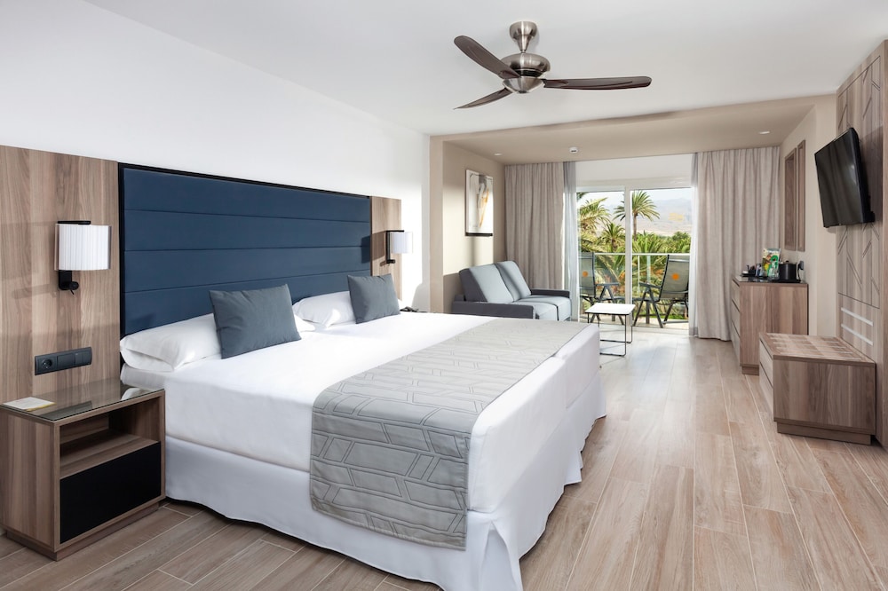 Hotel Riu Palace Oasis — Hotel rooms in Meloneras, Canary Islands