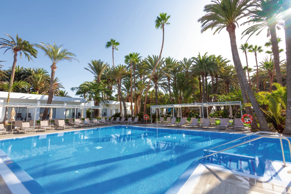 Hotel Riu Palace Oasis — Swimming pool in Meloneras, Canary Islands