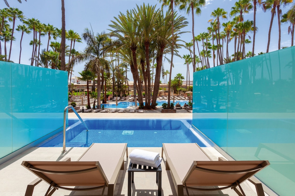 Hotel Riu Palace Oasis — Swimming pool in Meloneras, Canary Islands